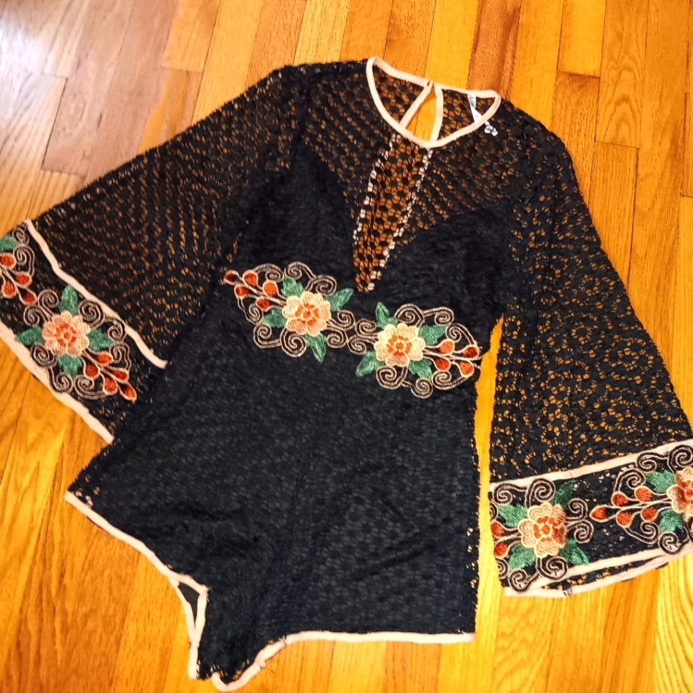 Indikah Floral Appliqued Boho Romper ❤️ Size 8